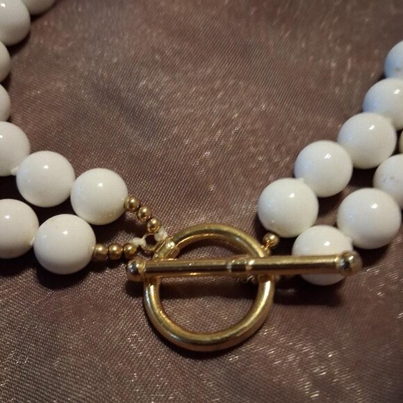 Vintage Double Strand Milk Glass Irregular Shaped Beaded Necklace - Picture 4 of 4